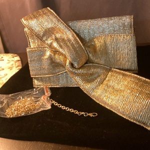 Gold bow clutch